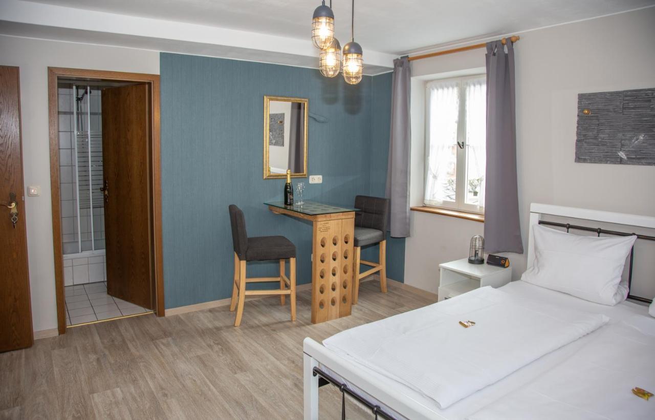 Hotel Weinhaus Kurtrierer Hof Leiwen Esterno foto