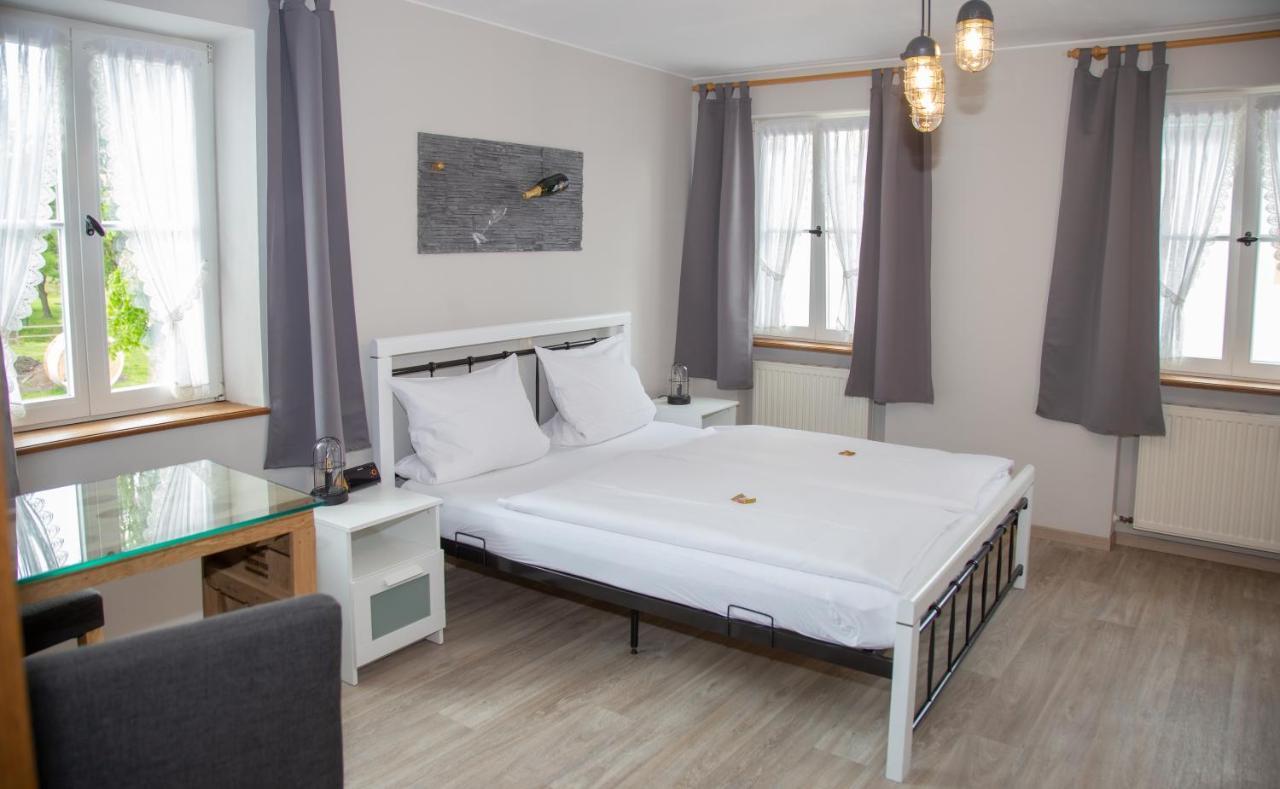 Hotel Weinhaus Kurtrierer Hof Leiwen Esterno foto