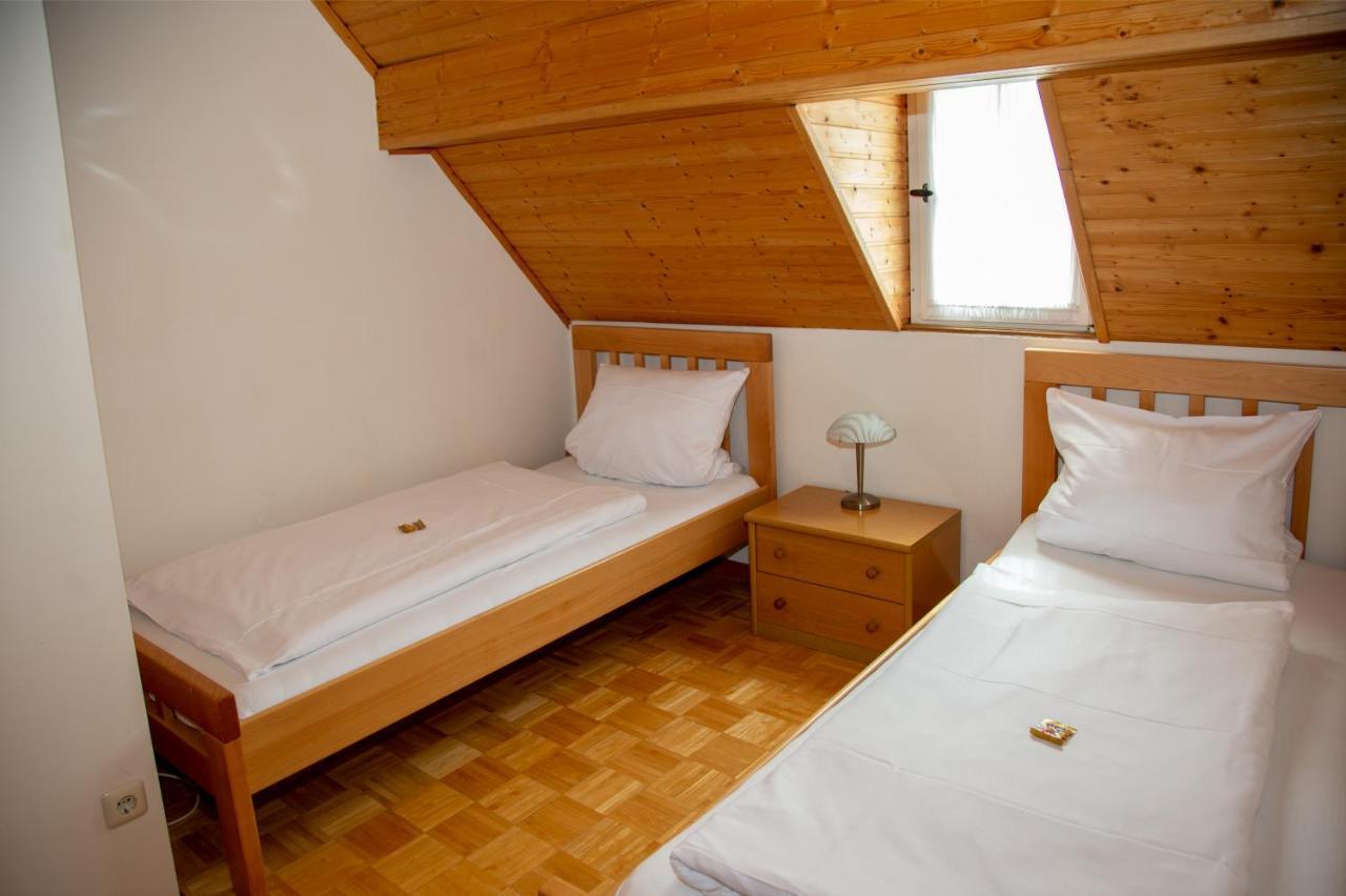 Hotel Weinhaus Kurtrierer Hof Leiwen Esterno foto