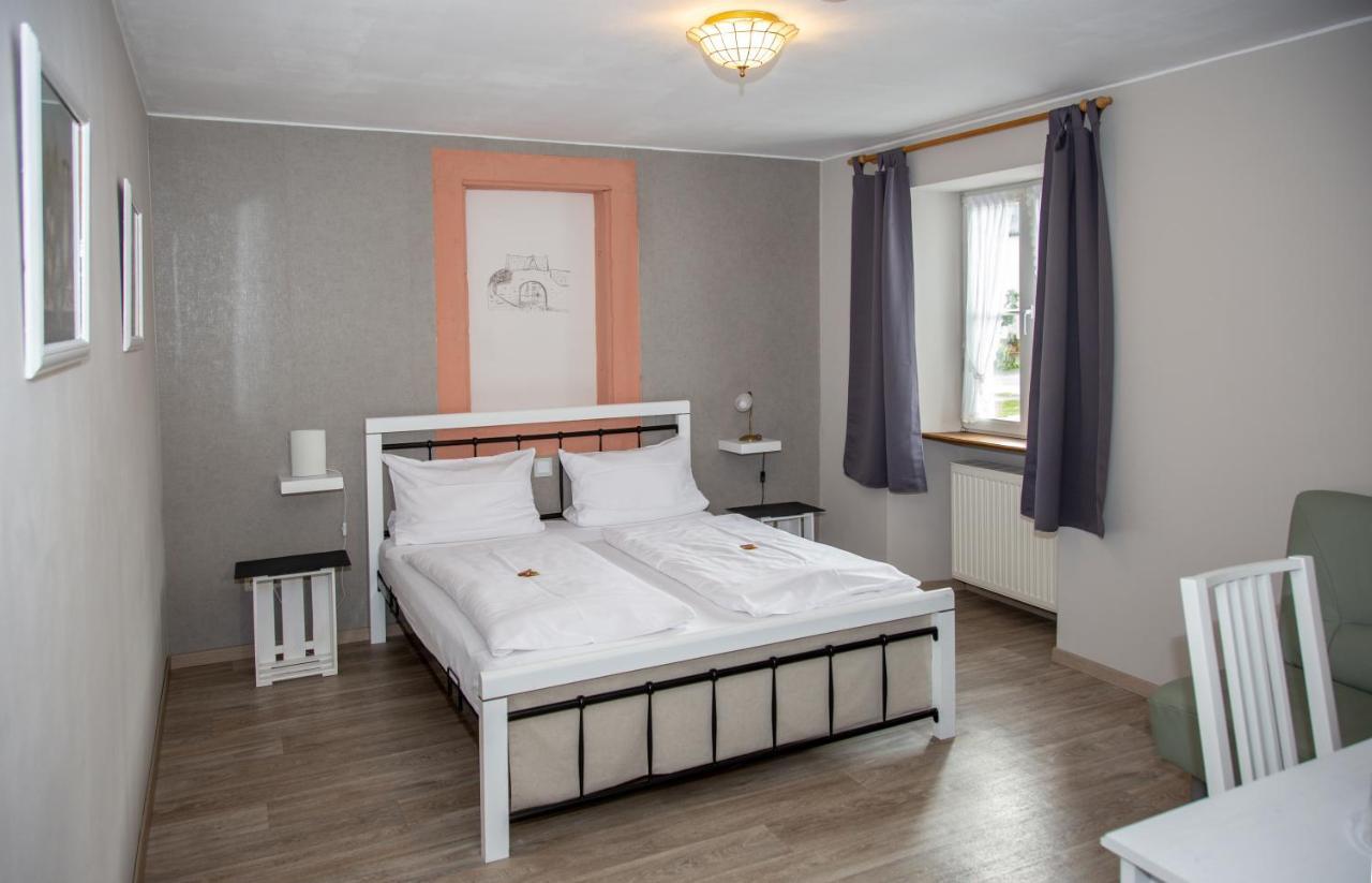 Hotel Weinhaus Kurtrierer Hof Leiwen Esterno foto