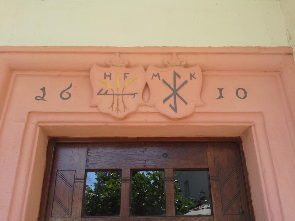 Hotel Weinhaus Kurtrierer Hof Leiwen Esterno foto