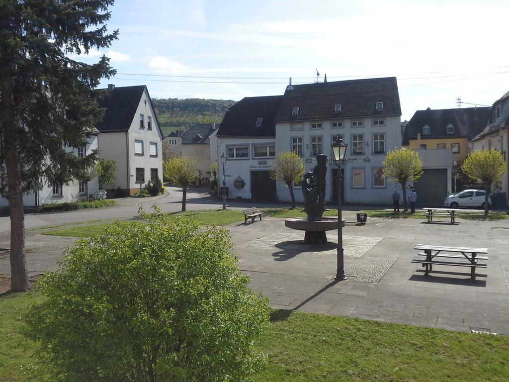Hotel Weinhaus Kurtrierer Hof Leiwen Esterno foto
