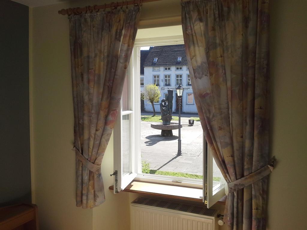 Hotel Weinhaus Kurtrierer Hof Leiwen Esterno foto
