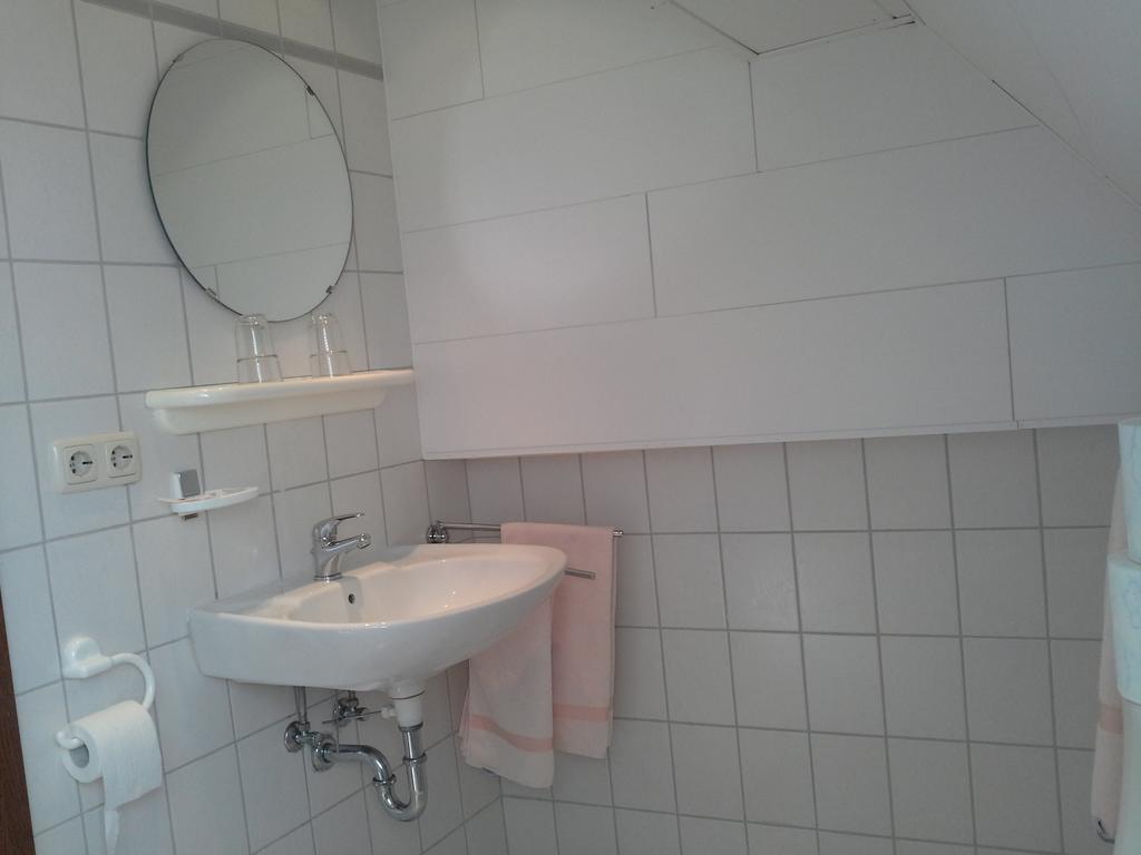 Hotel Weinhaus Kurtrierer Hof Leiwen Esterno foto