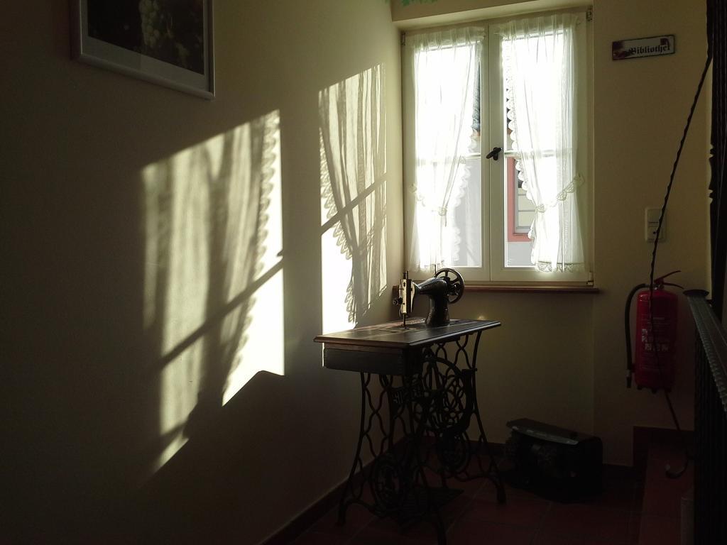 Hotel Weinhaus Kurtrierer Hof Leiwen Esterno foto