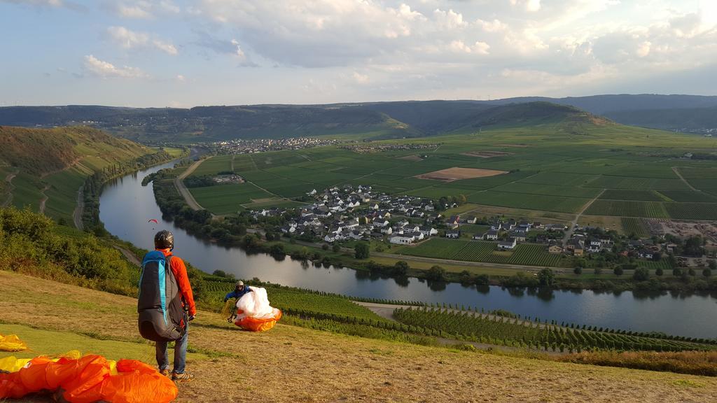 Hotel Weinhaus Kurtrierer Hof Leiwen Esterno foto