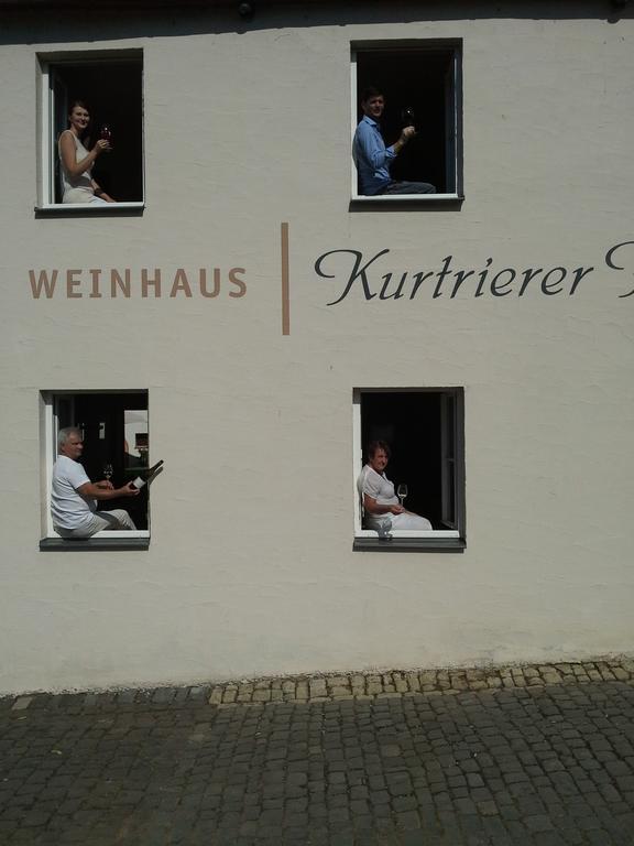 Hotel Weinhaus Kurtrierer Hof Leiwen Esterno foto