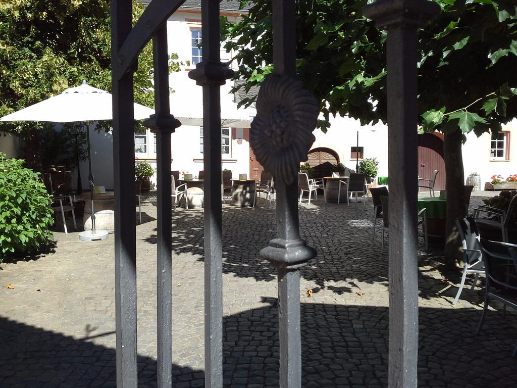 Hotel Weinhaus Kurtrierer Hof Leiwen Esterno foto