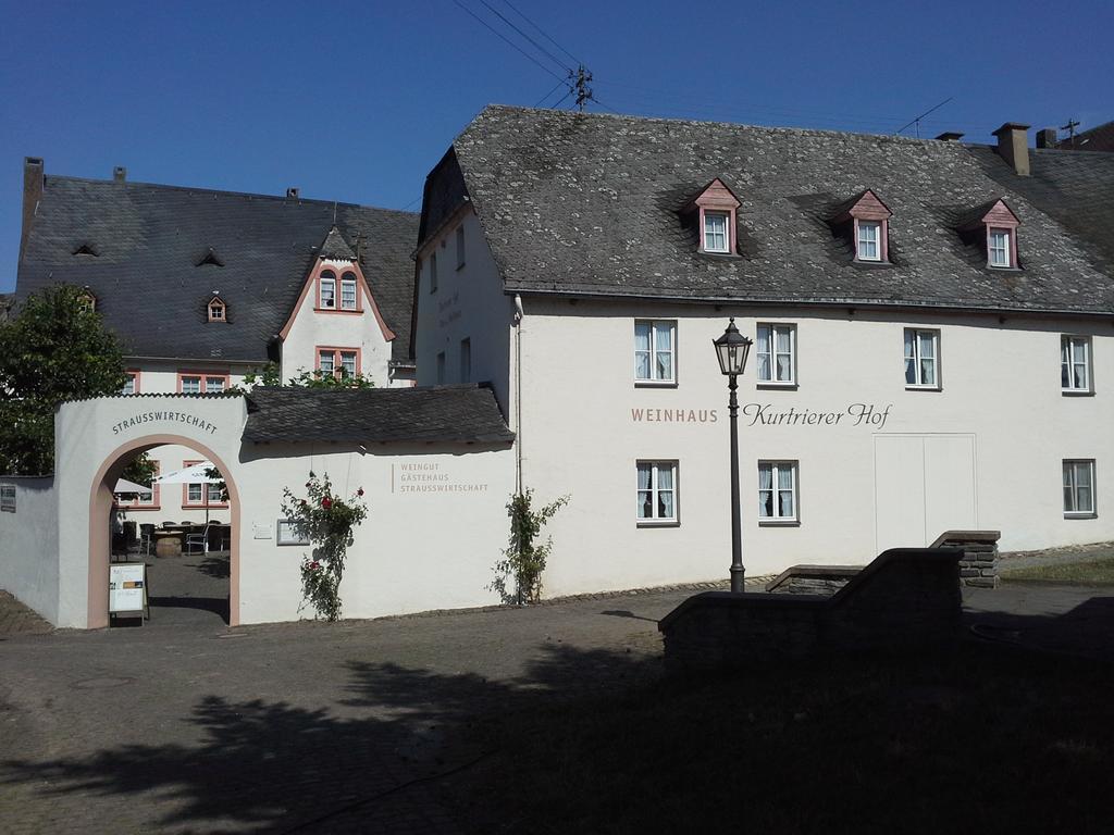 Hotel Weinhaus Kurtrierer Hof Leiwen Esterno foto