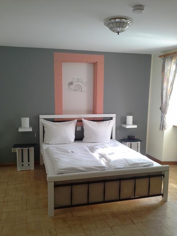 Hotel Weinhaus Kurtrierer Hof Leiwen Esterno foto